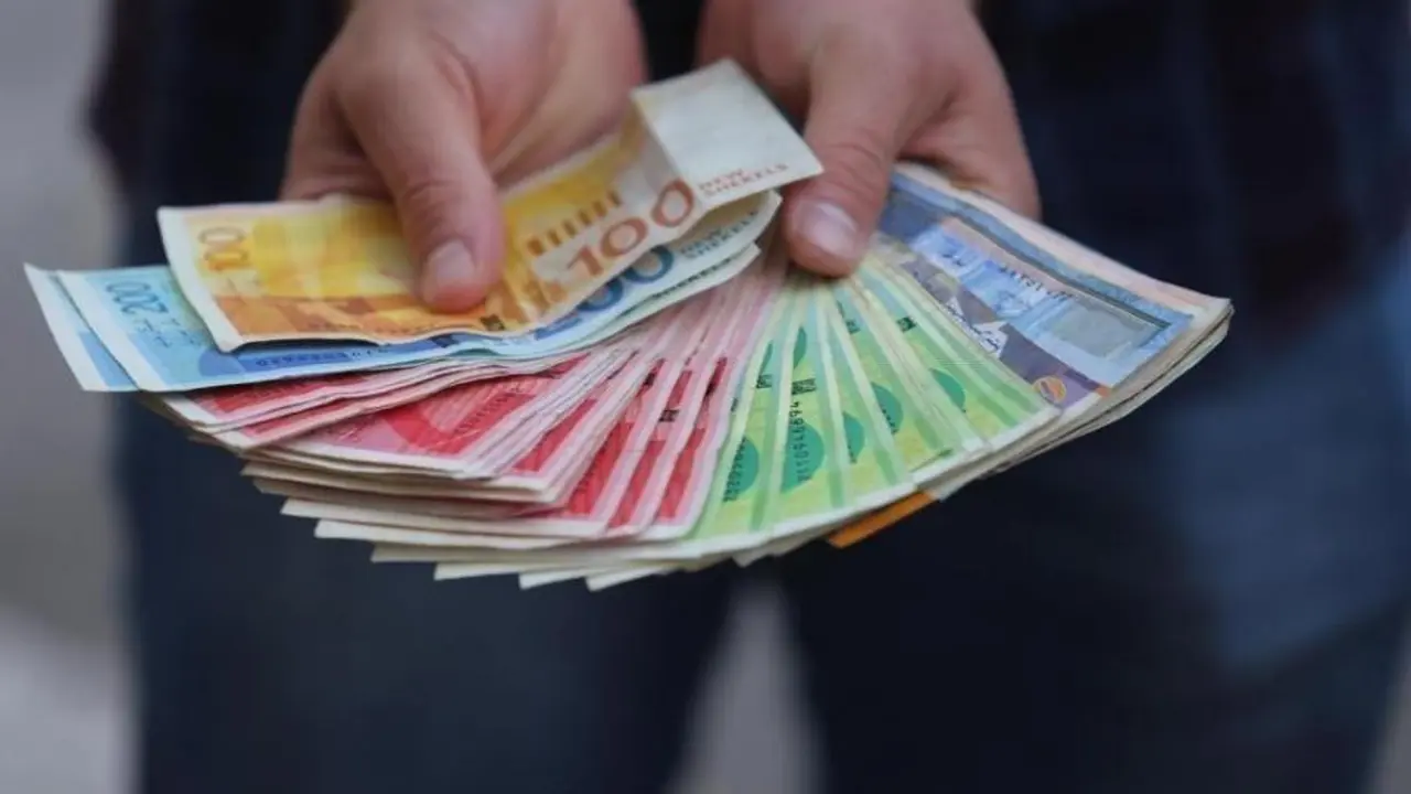 تحديثات أسعار صرف العملات: تأثيرات جديدة على السوق في المستقبل القريب
